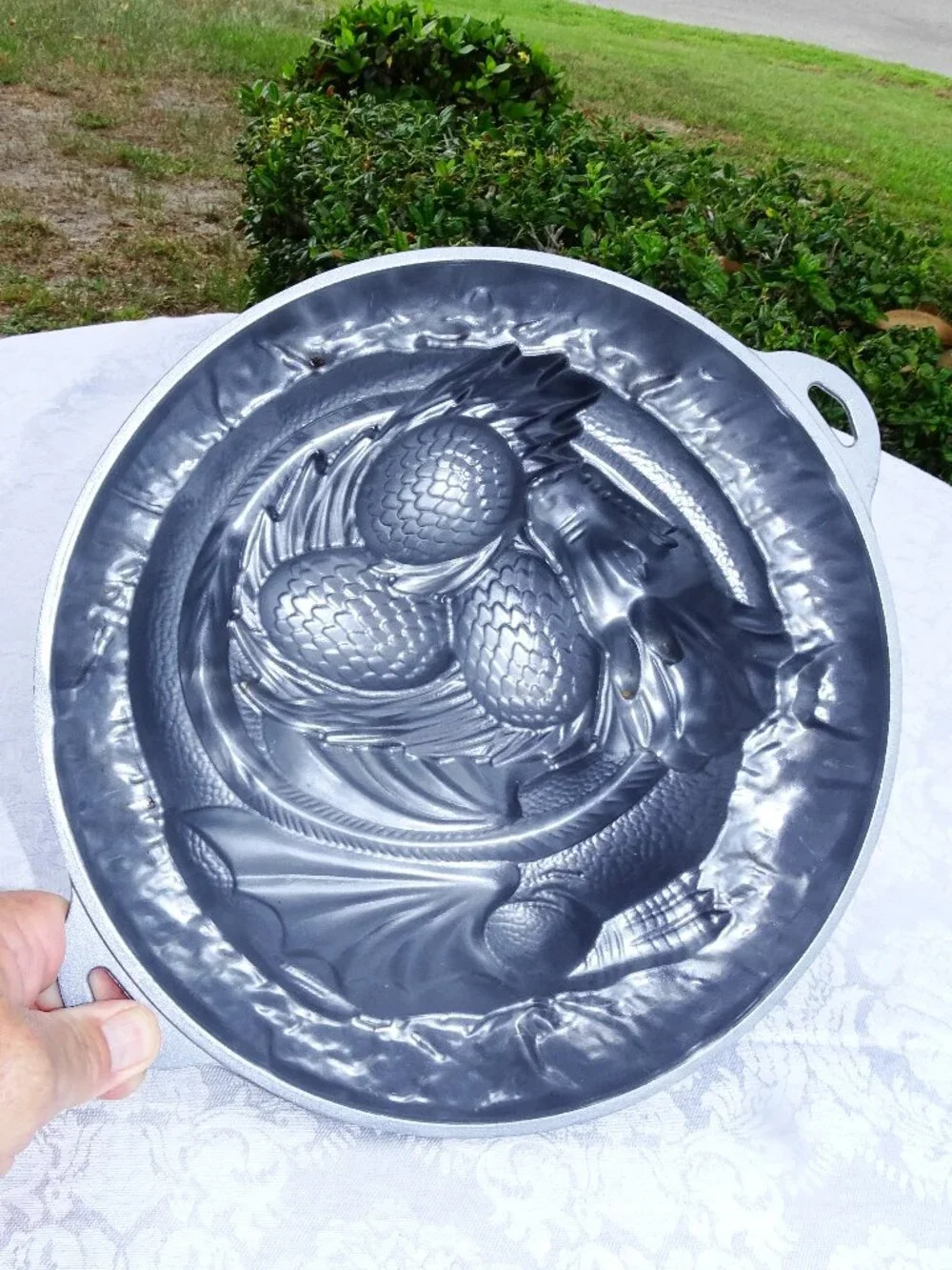 Thinkgeek Game of Thrones Sleeping Dragon w/Eggs Cake Mold Never Used